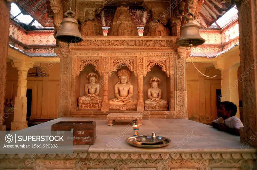 Statues of jaïn prophets in a temple. Rajasthan, India.