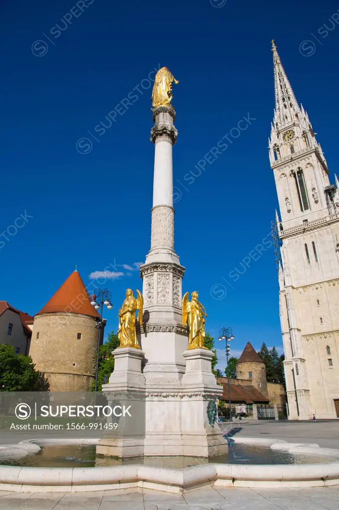 Statue of the Virgin Mary cathedral and Archbishop´s palace at Kaptol trg square Kaptol quarter Zagreb Croatia Europe