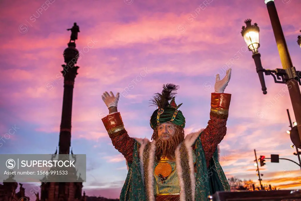 Melchior waving to the crowd, The Magi parade, evening before the Magi´s day, Passeig de Colom, Barcelona, Catalonia, Spain