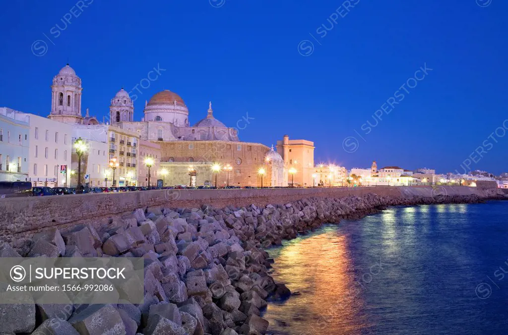 The cathedral and the levee in Campo del Sur, Cádiz, Andalusia, Spain