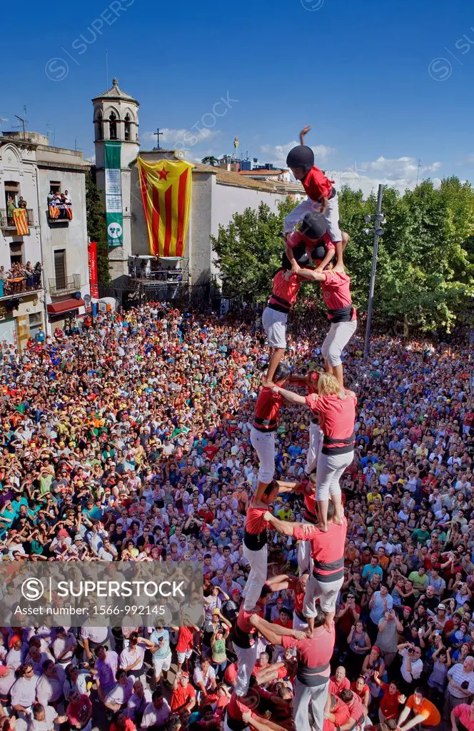 Colla Joves Xiquets de Valls  ´Castellers´ building human tower, a Catalan tradition  Vilafranca del Penedès  Barcelona province, Spain