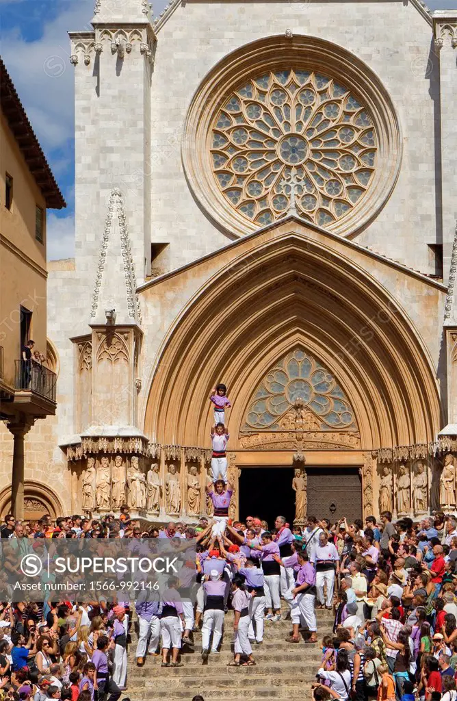 Colla Jove Xiquets de Tarragona ´Castellers´ human tower walking, a Catalan tradition Festa de Santa Tecla, city festival  Plaça de les Cols Tarragona...