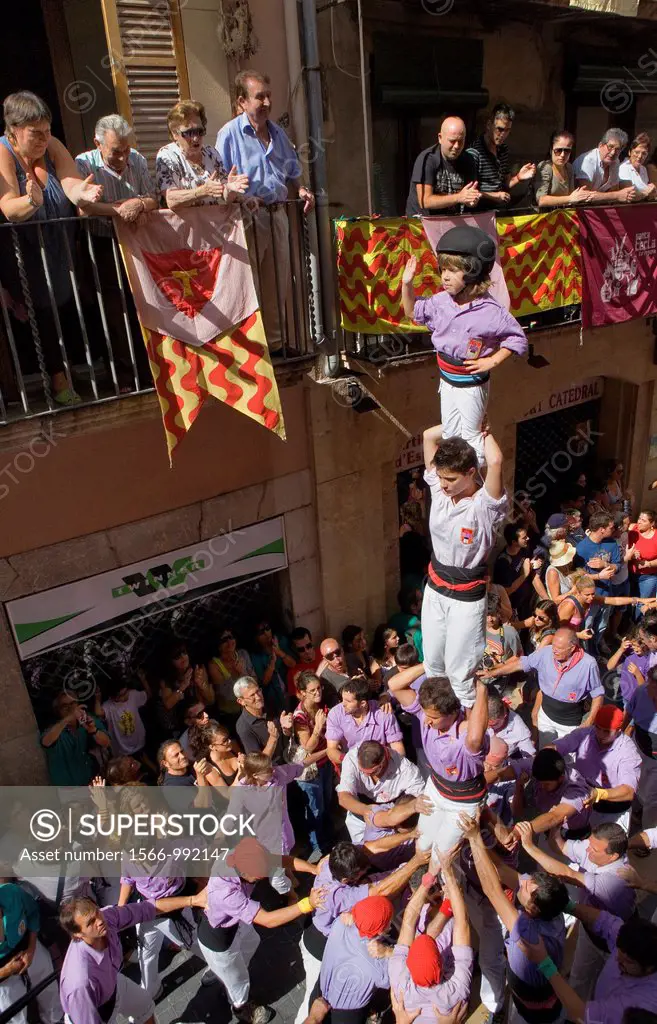 Colla Jove Xiquets de Tarragona ´Castellers´ human tower walking, a Catalan tradition Festa de Santa Tecla, city festival  Carrer Major Tarragona, Spa...