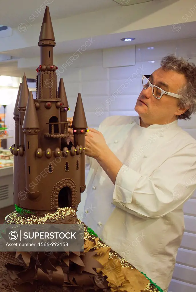 Christian Escriba making a Mona, typical chocolate cake of Pascua´s monday, the godfather gives his godson, catalan tradition, Escriba bakery, 83 La R...