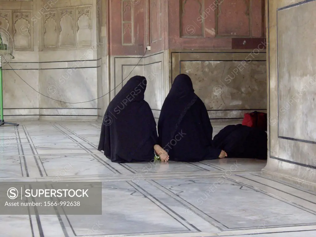 Muslim women praying at Jama Masjid mosque