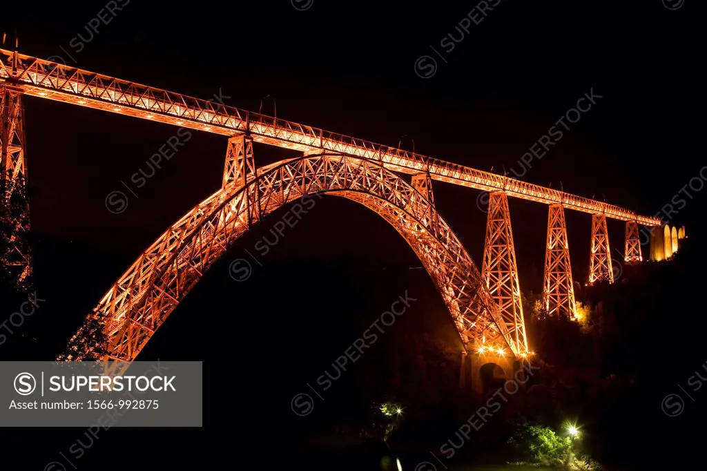 Garabit Viaduct River Truyere Gorge Ruynes En Margeride Cantal Auvergne France