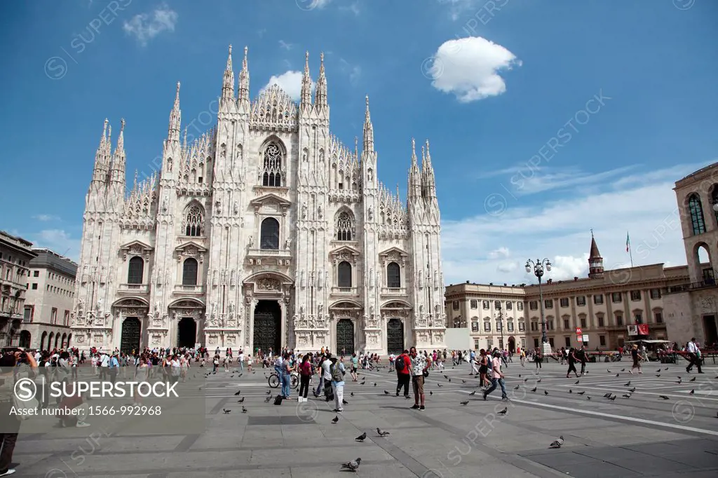 Italy Lombardy, Milan, Piazza Duomo Square, Duomo Cathedral