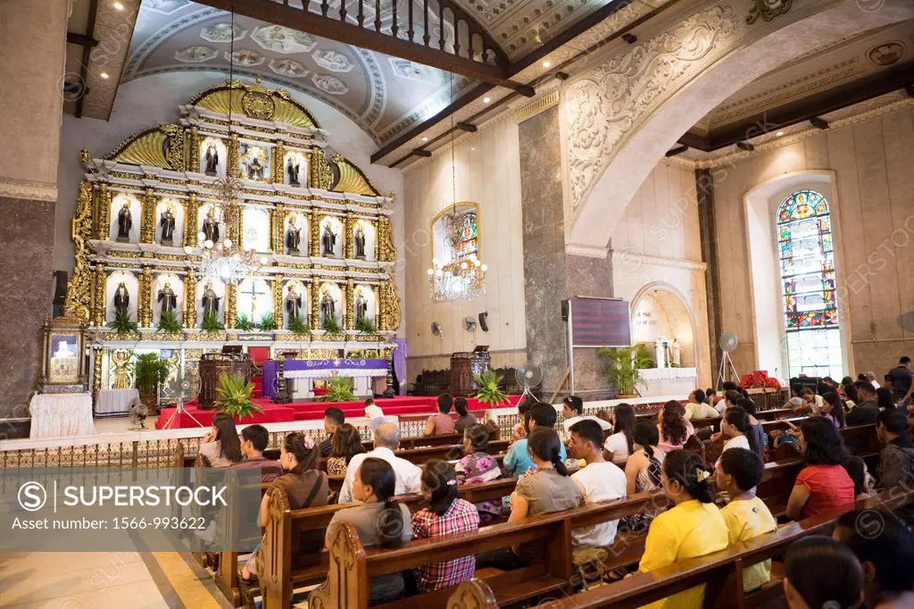 Sunday mass at The Minor Basilica of the Santo Nino, aka Basilica Minore del Santo Nino, aka Basilica of Santo Nino  Cebu City, Cebu, Visayas, Philipp...