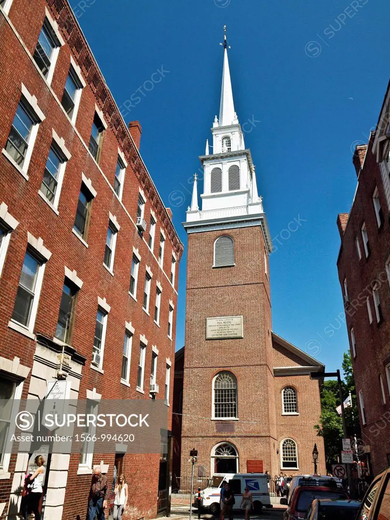 Old North Church was built in 1723, and is the oldest standing church building in Boston  On the evening of April 18, 1775 the church sexton, climbed ...