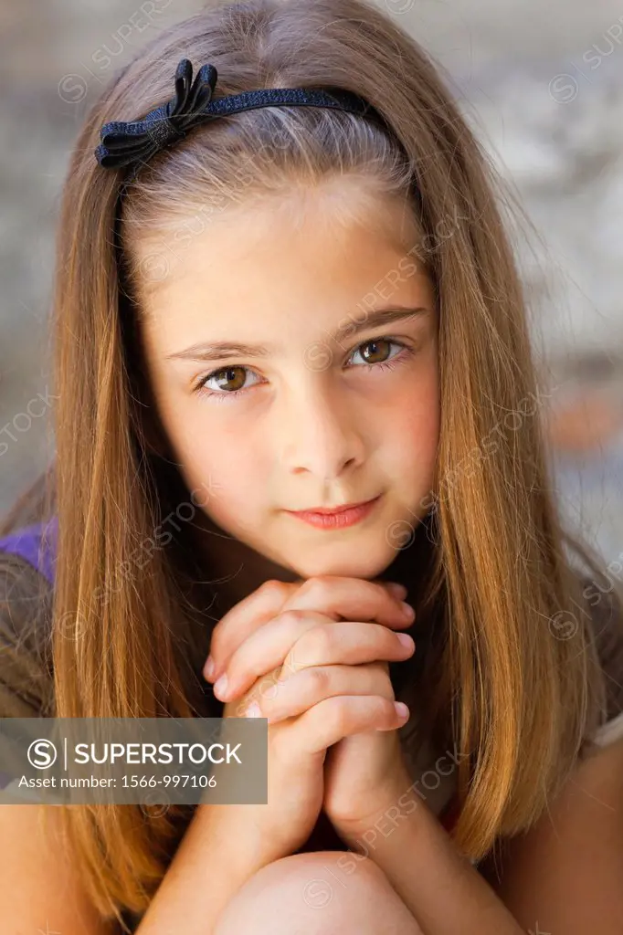 Young girl with fingers crossed