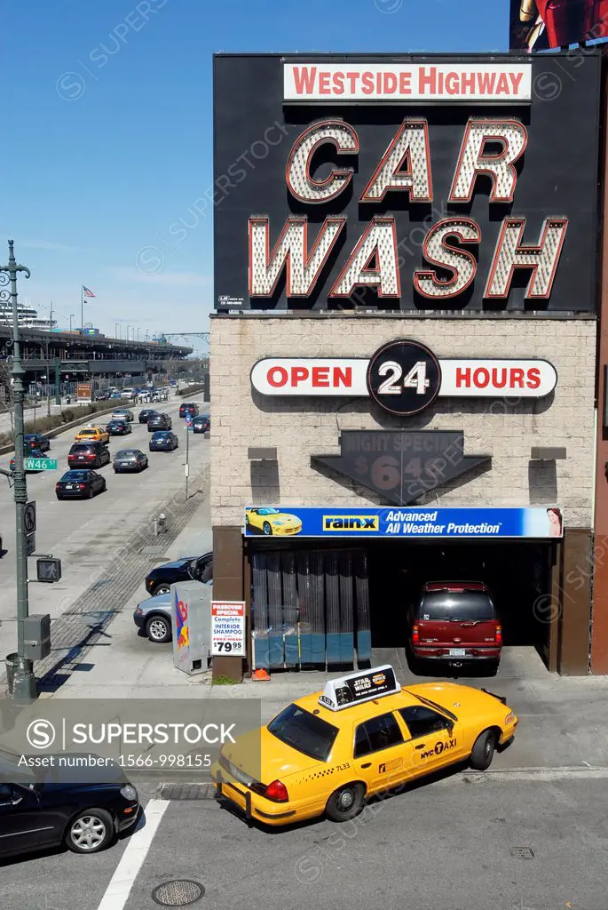 Drivers queue up to wash their cars at the Westside Highway Car Wash in New York