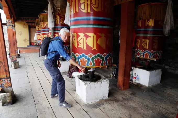 Bhutan (kingdom of), City of Thimphu, Changangkha Monastery, prayers wheels