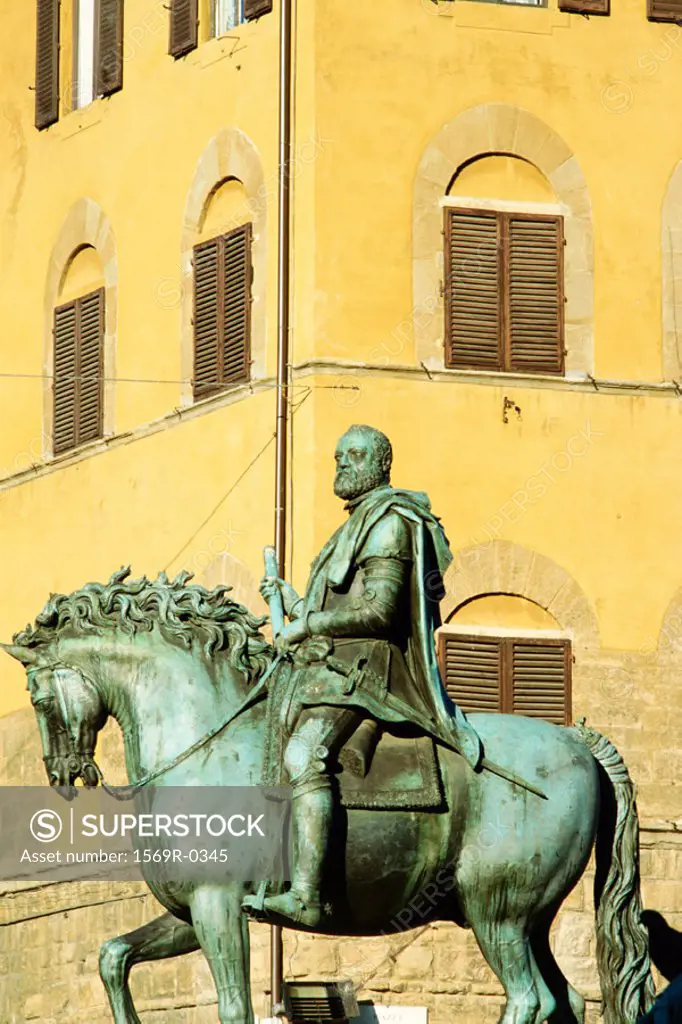 Italy, Florence, Piazza della Signoria, statue of Grand Duke Cosimo I