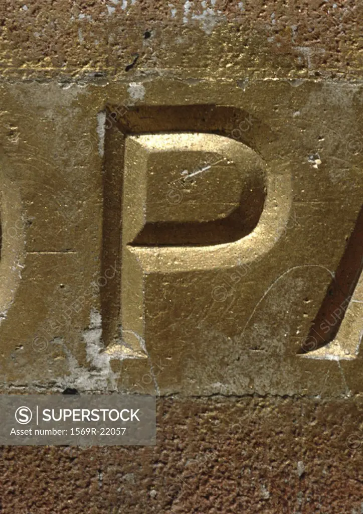 ´P´,text, engraved