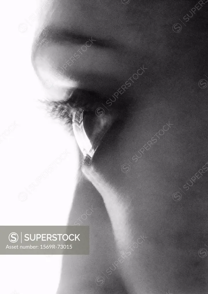 Partial view of woman´s face, side view, blurred, black and white