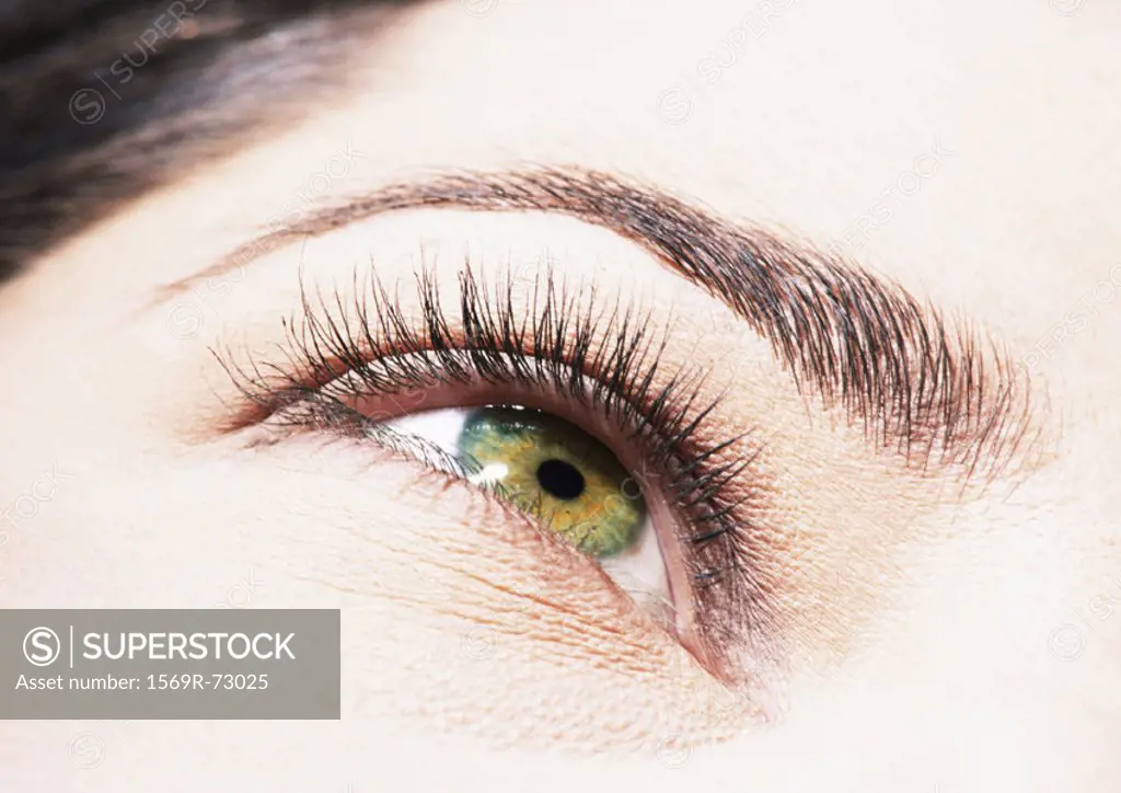 Woman´s green eye, low angle view, close up
