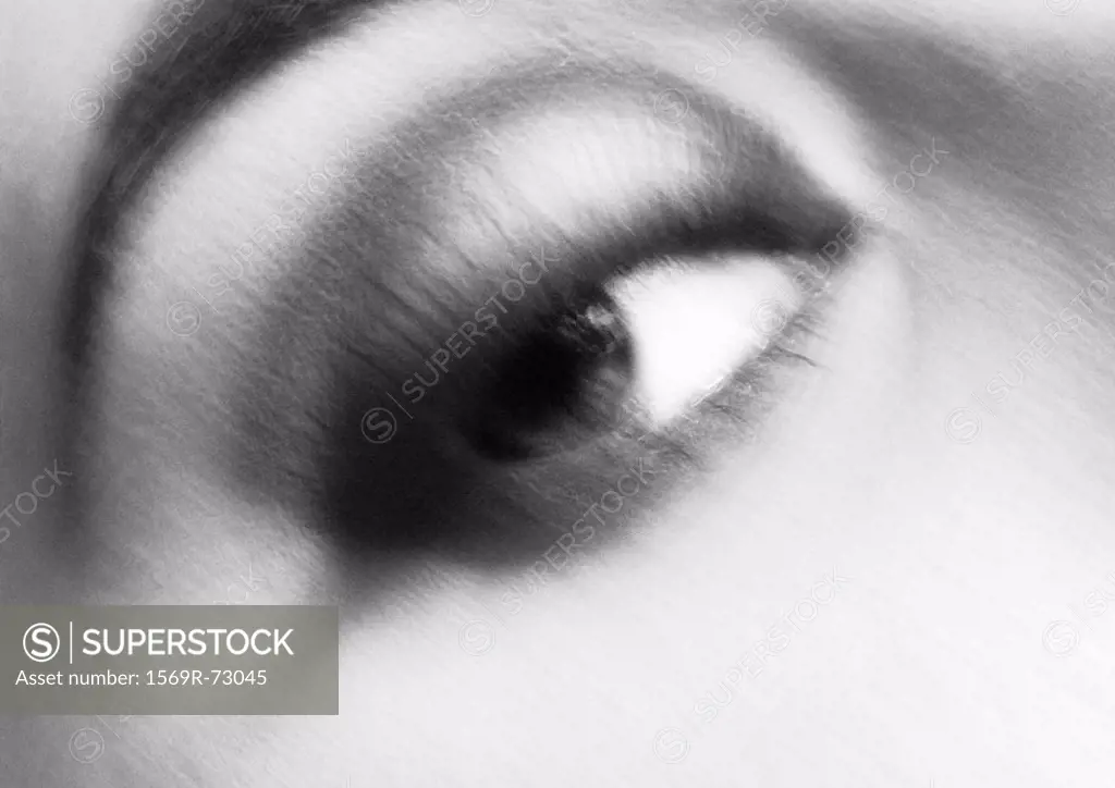 Woman´s eye looking right, blurred black and white