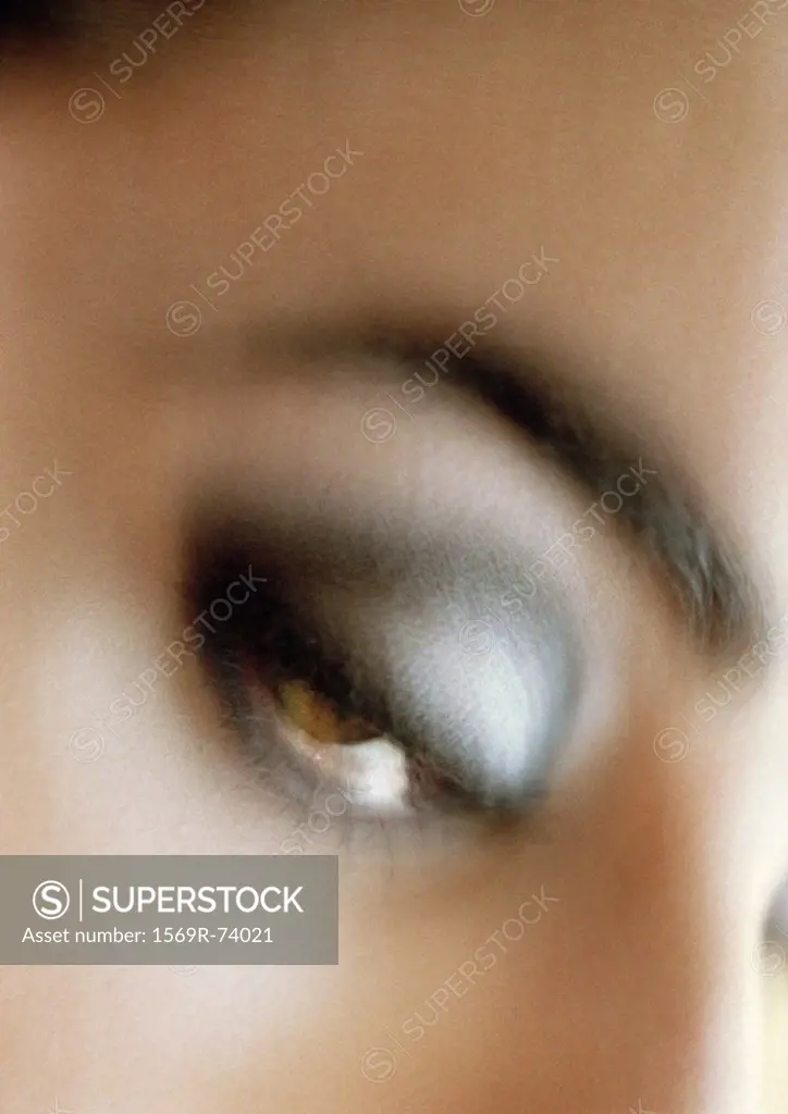 Woman´s eye, close-up, blurry