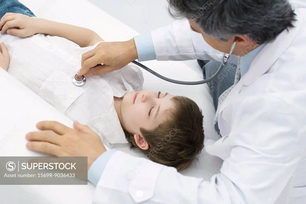 Doctor listening to young patient´s heart, high angle view