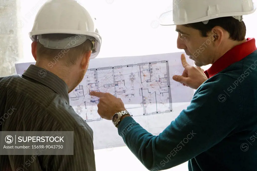 Building contractor explaining blueprint