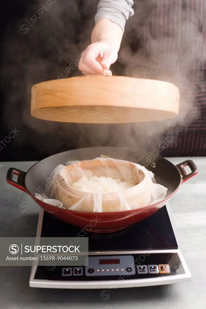 Steaming glutinous rice