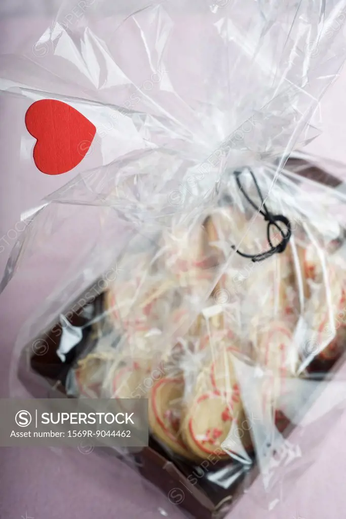 Heart_shaped cookies packaged for Valentine´s Day