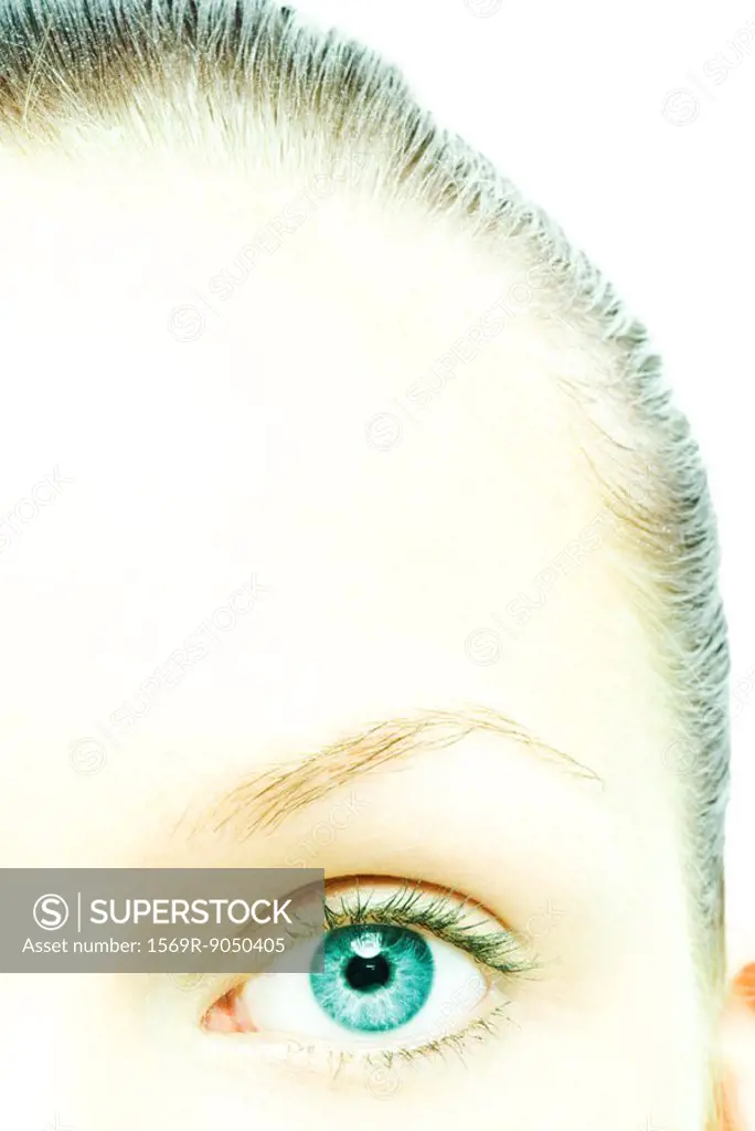 Young woman´s eye and forehead, extreme close-up