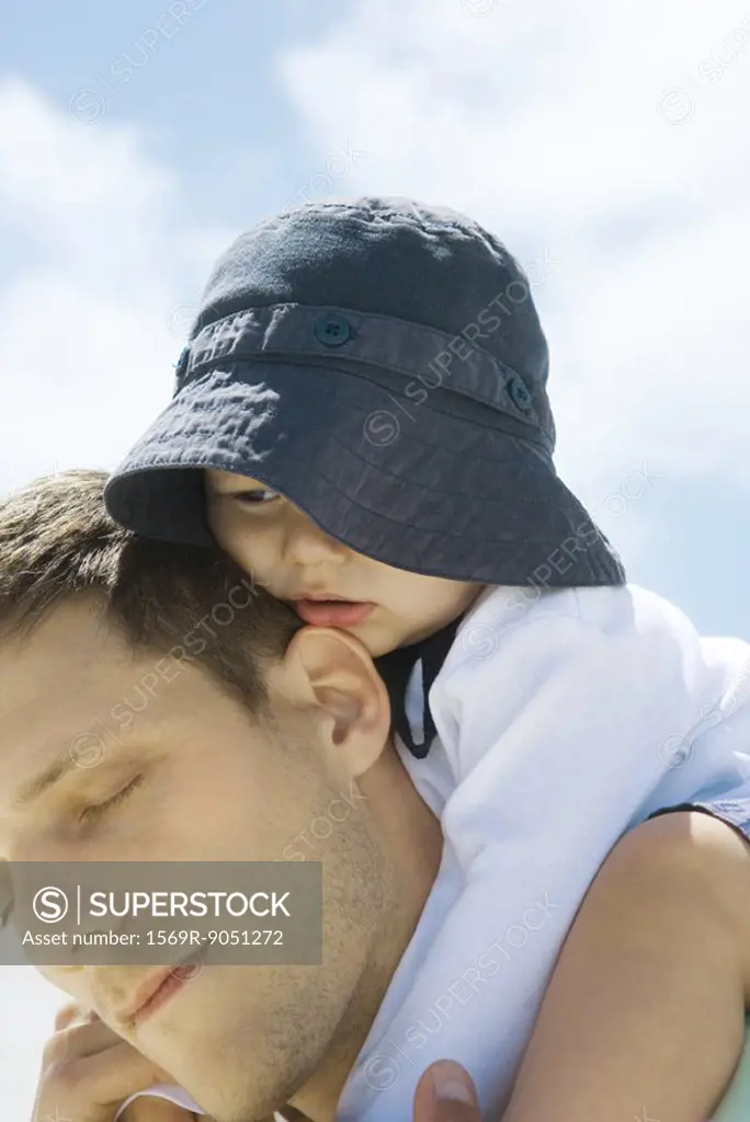 Baby on father´s shoulders