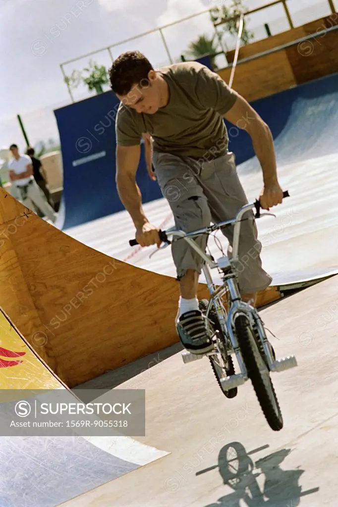 Cylcist doing midair trick at skatepark