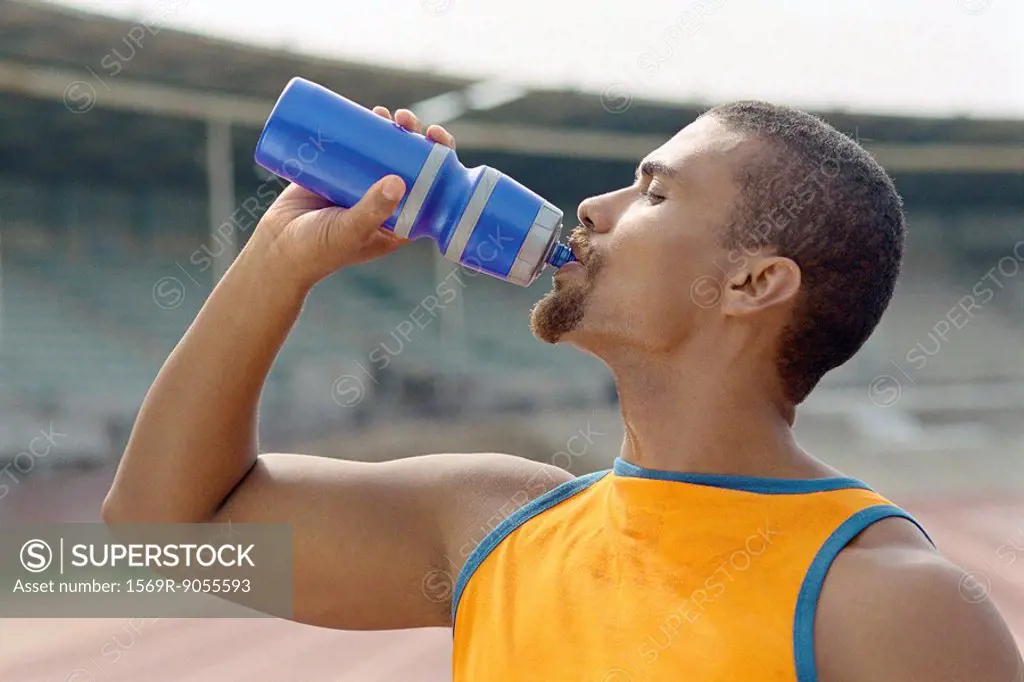 Athletic man drinking water from bottle