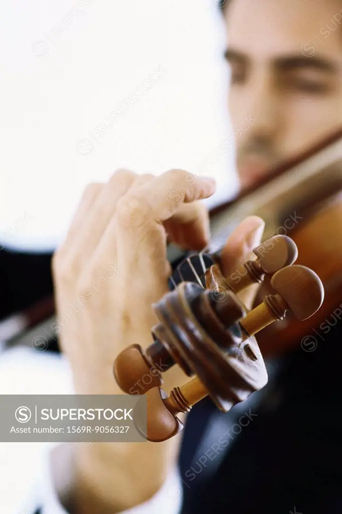 Violinist playing violin, close_up