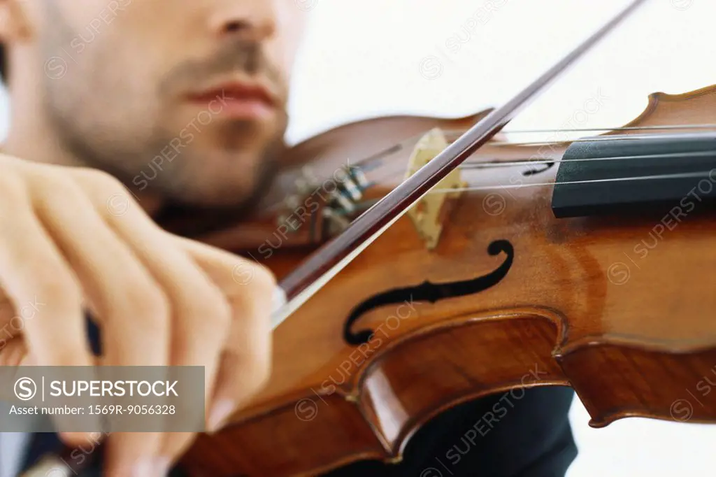 Violinist playing violin, cropped