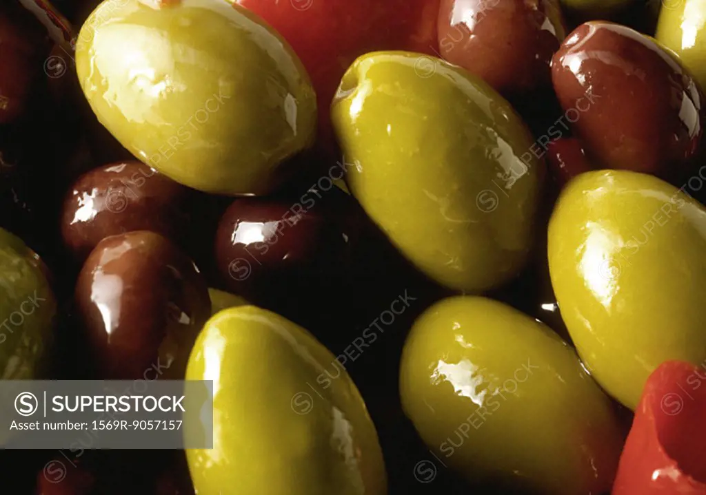 Green and black olives, close-up