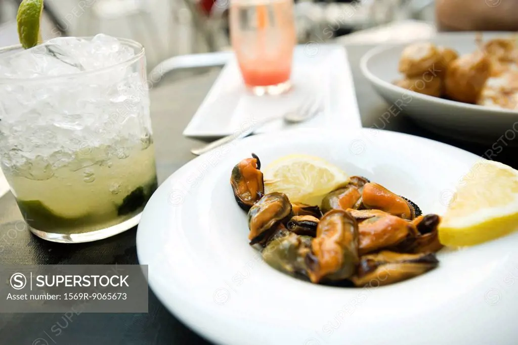 Steamed mussels and mojito