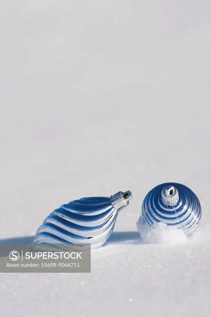 Christmas ornaments on snow_covered ground