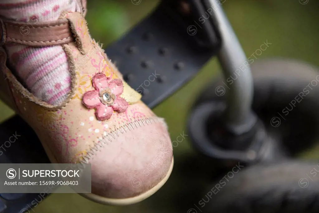 Baby girl´s shoe, close_up