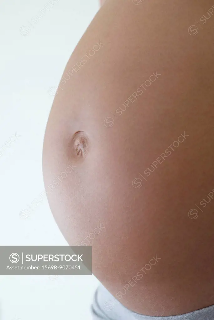 Close_up of woman´s pregnant belly
