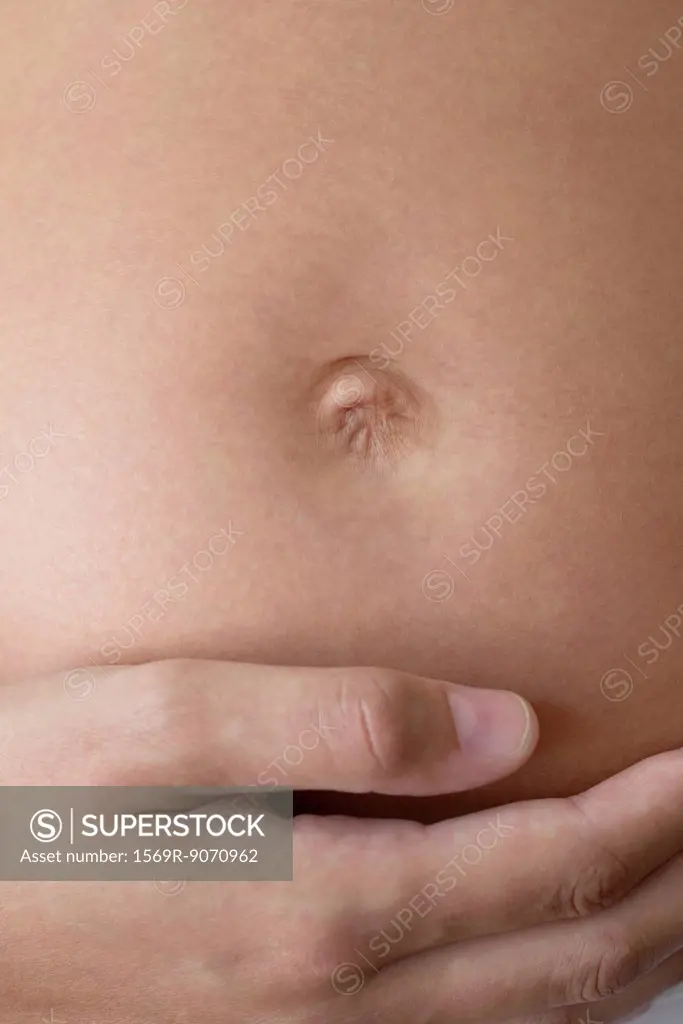 Close_up of woman´s hand on pregnant belly