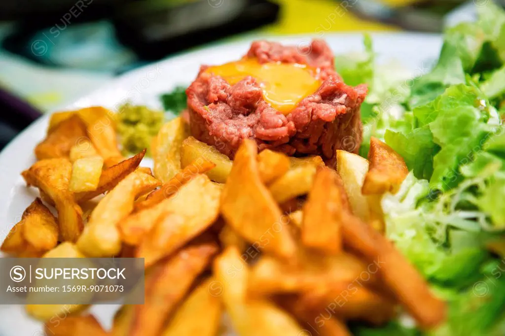 Steak tartare and french fries