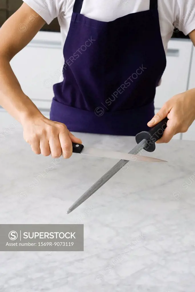 Sharpening carving knife