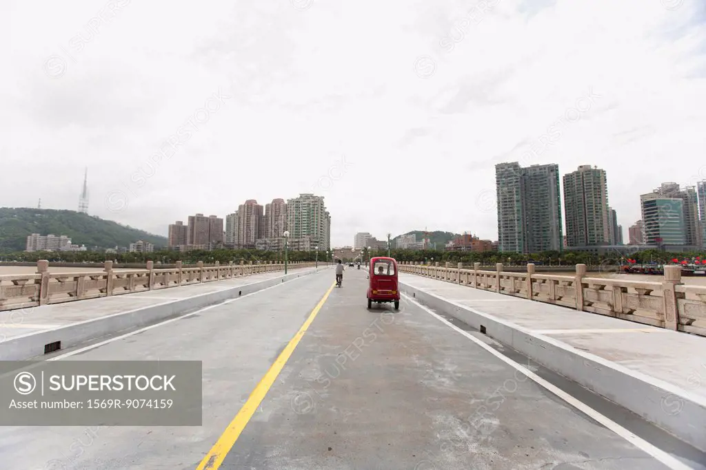 Light traffic on bridge, Shandong province, China
