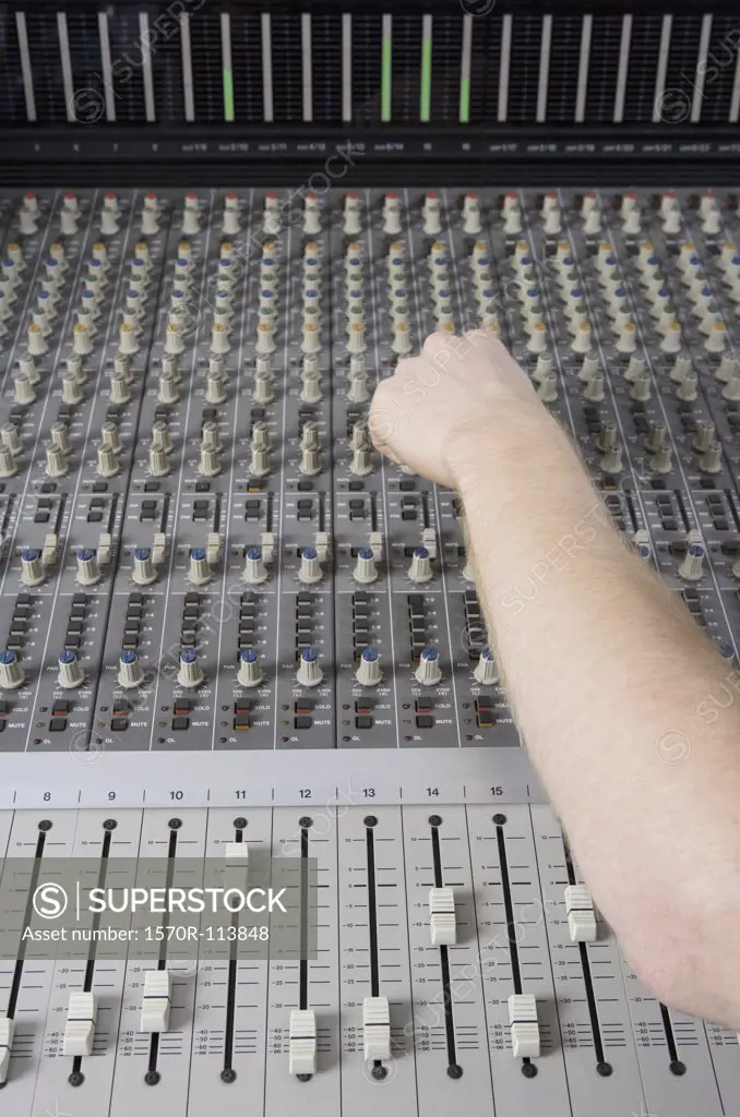 Hand operating sound mixer