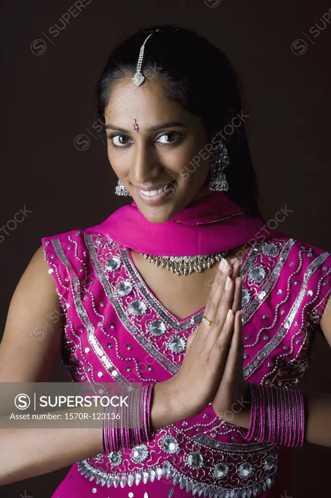 A woman dressed in traditional Indian clothing