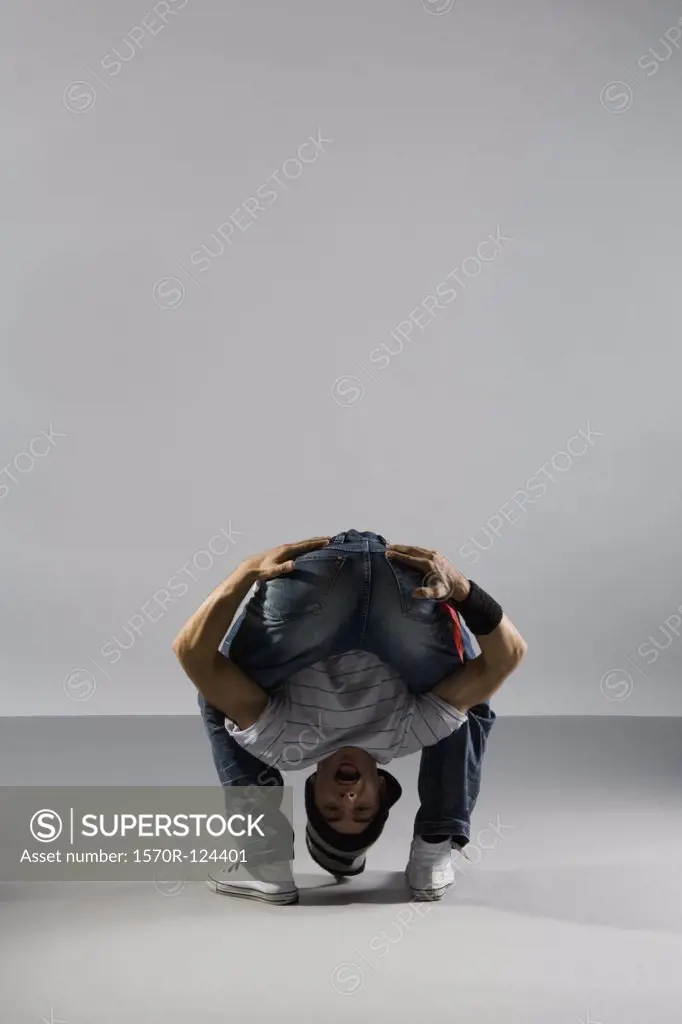A B-boy doing a Freeze  breakdance move