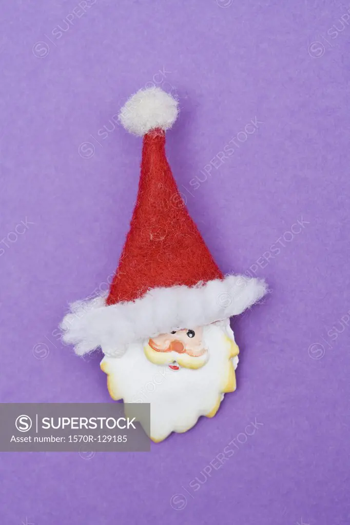 A Santa head decoration wearing a Santa hat