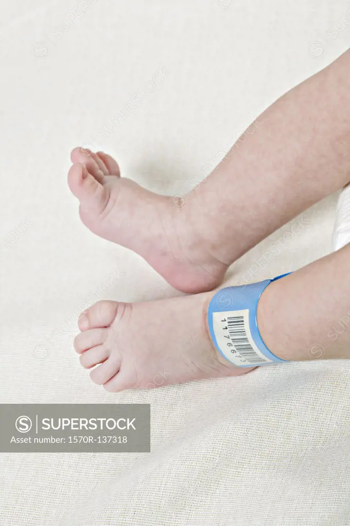 A hospital ID bracelet on a baby's ankle