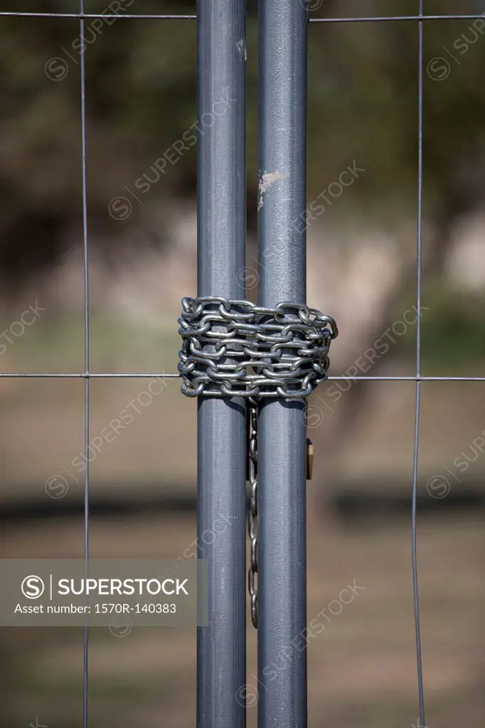Detail of a chain on a metal gate