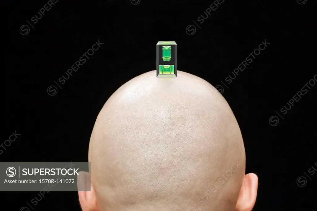 A camera spirit level on the head of a man, rear view