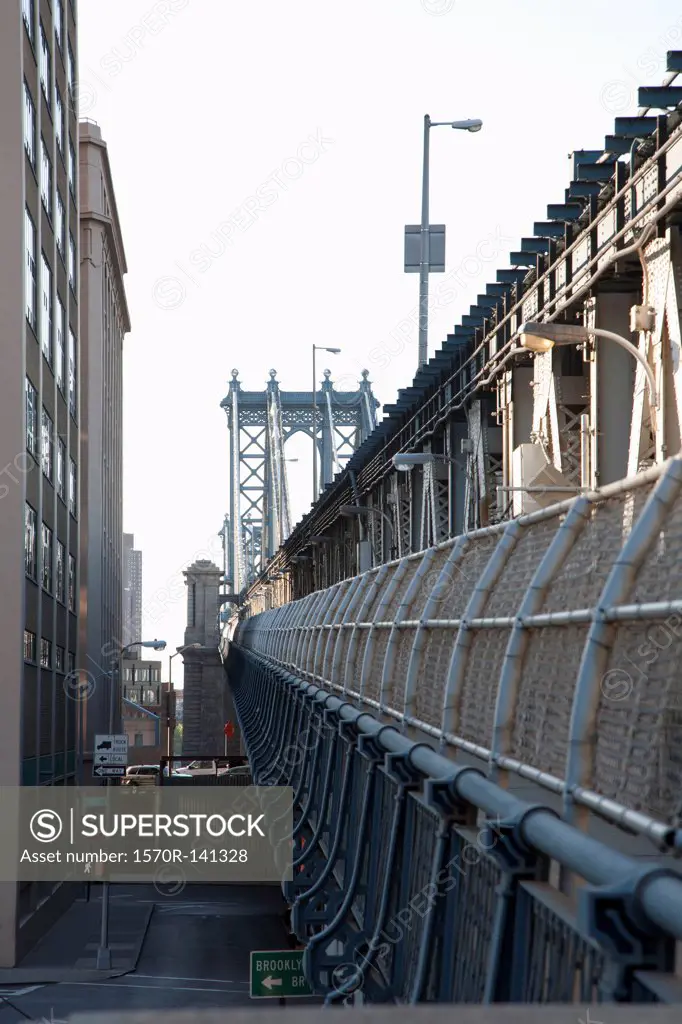 Outer barrier of Manhattan Bridge with road below