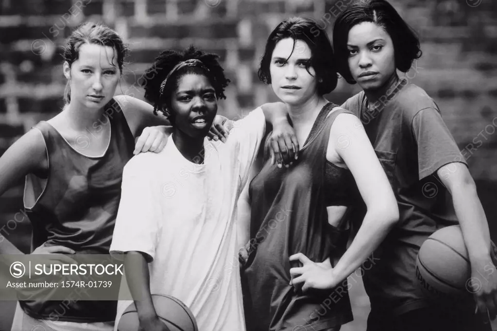 Portrait of women's basketball team